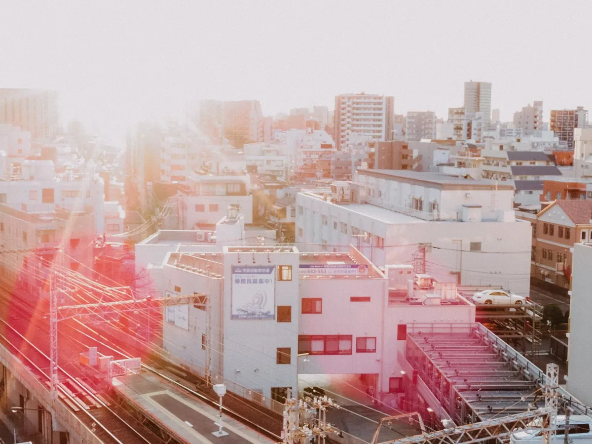 朝日のさす街並み。亀山市の賃貸事例のイメージ
